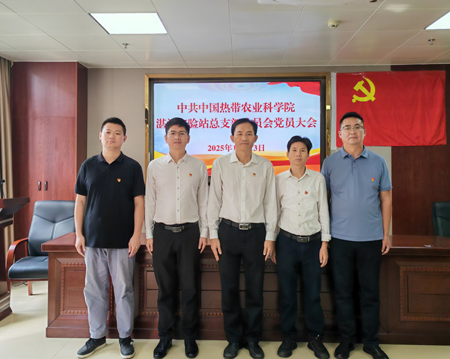 党总支委员合影_副本.jpg 党总支委员合影_副本.jpg